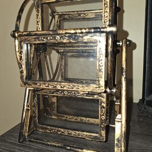 Vintage-Style Rotating Photo Frame